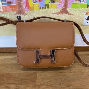 Brown H crossbody / shoulder bag 18